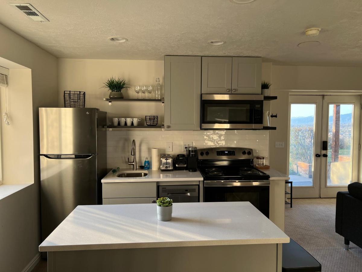 Above Ground Basement Apartment 2 Bedroom 1 B Retreat With Gorgeous View Draper Dış mekan fotoğraf